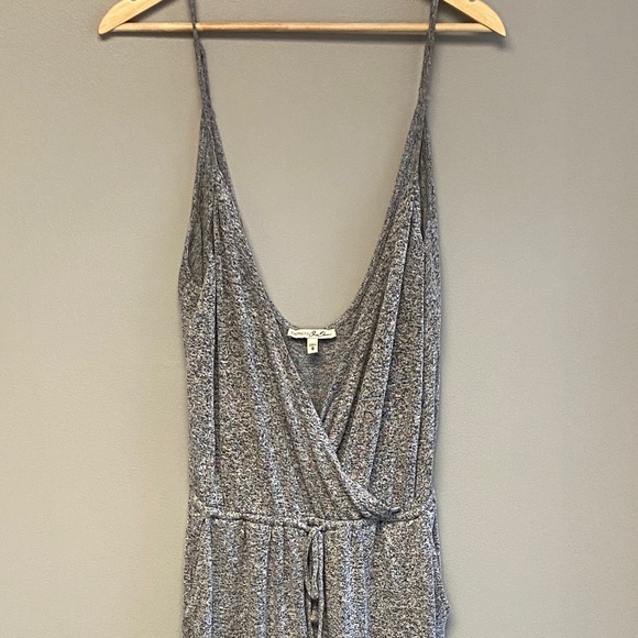 Express Grey Sleeveless Surplice Jumpsuit (M) - Picture 4 of 7